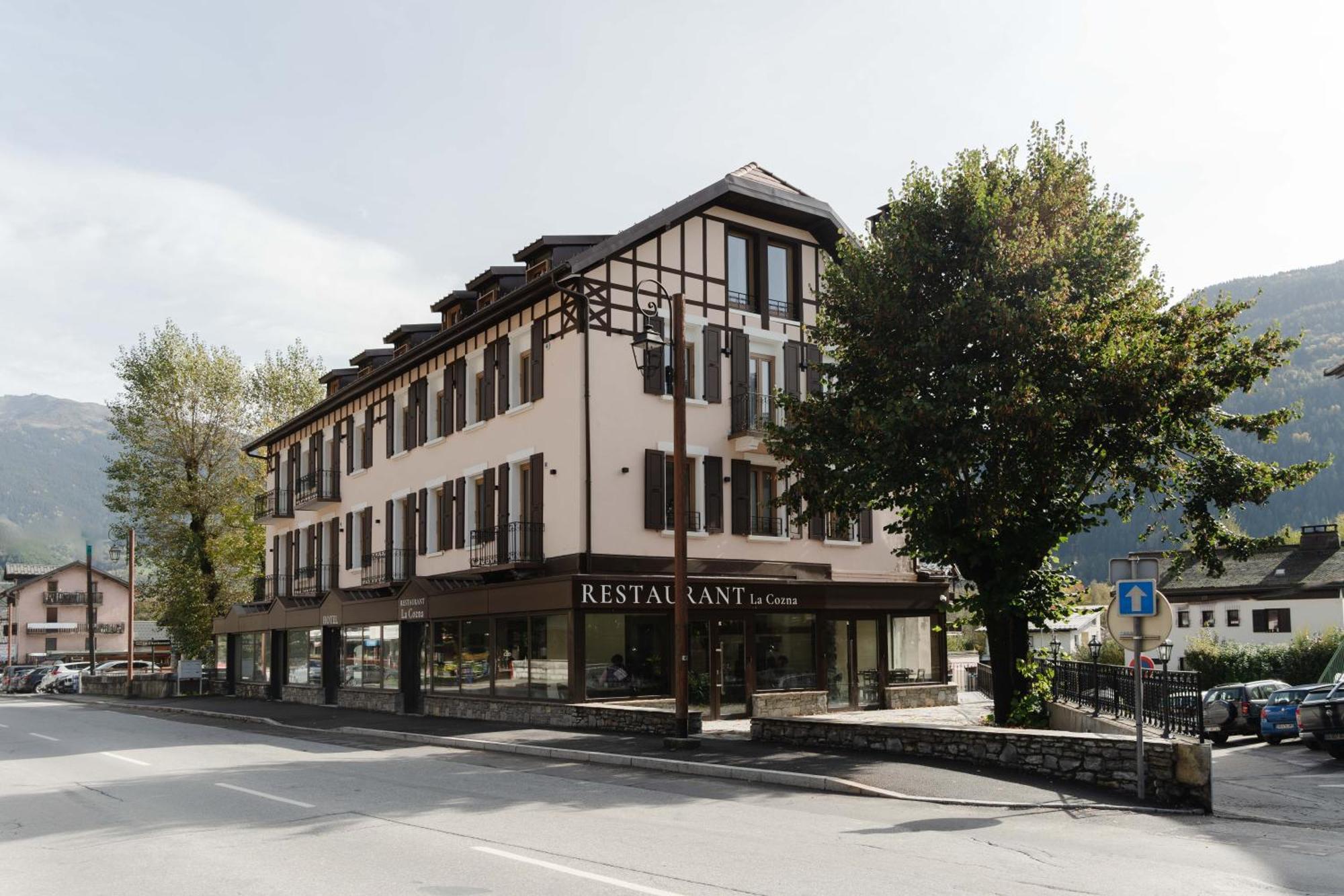 Du Petit Saint Bernard Hotel *